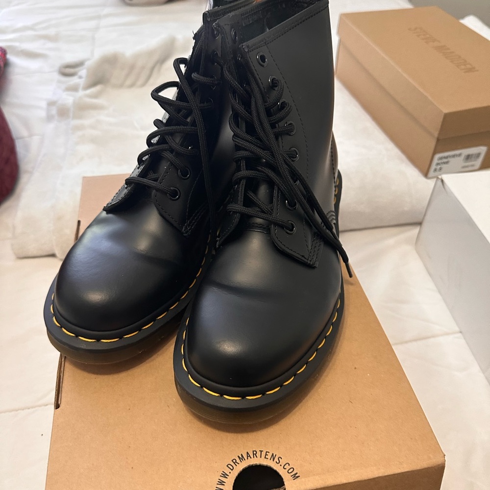 Dr. Martens - Picture 4 of 6